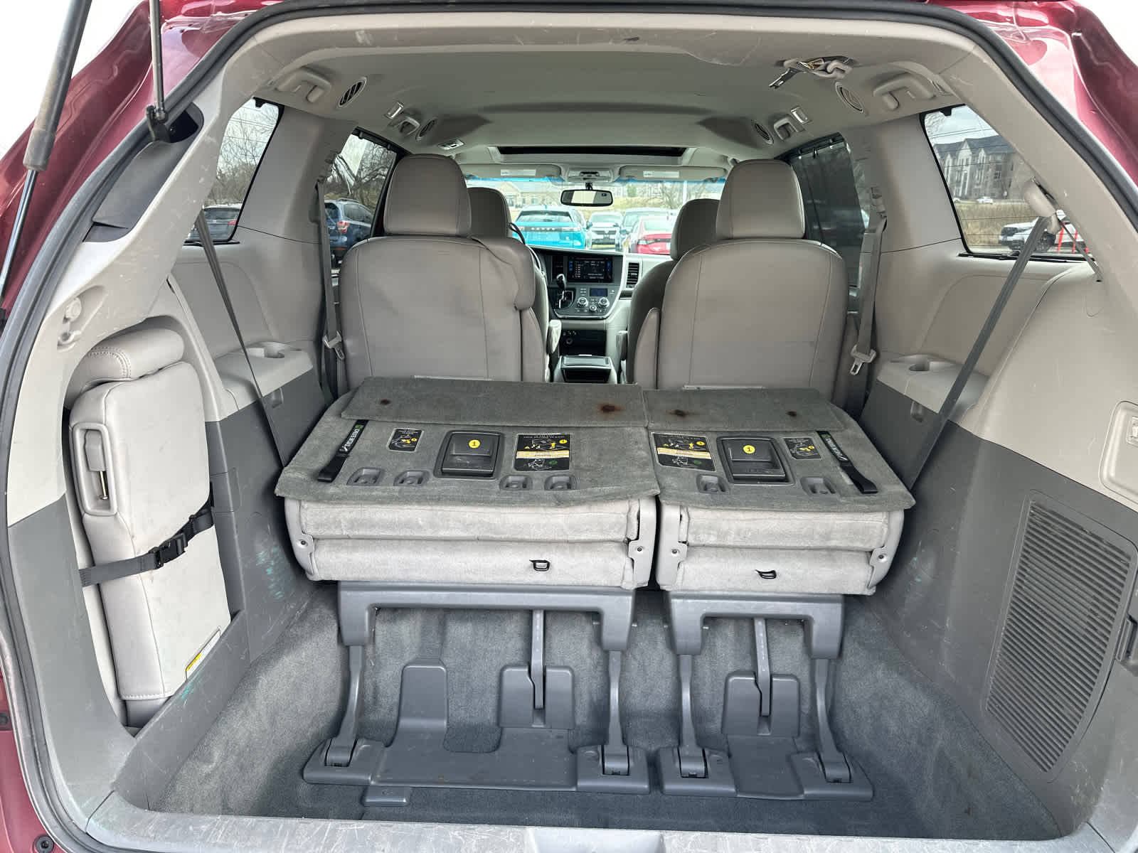 2015 Toyota Sienna XLE 25