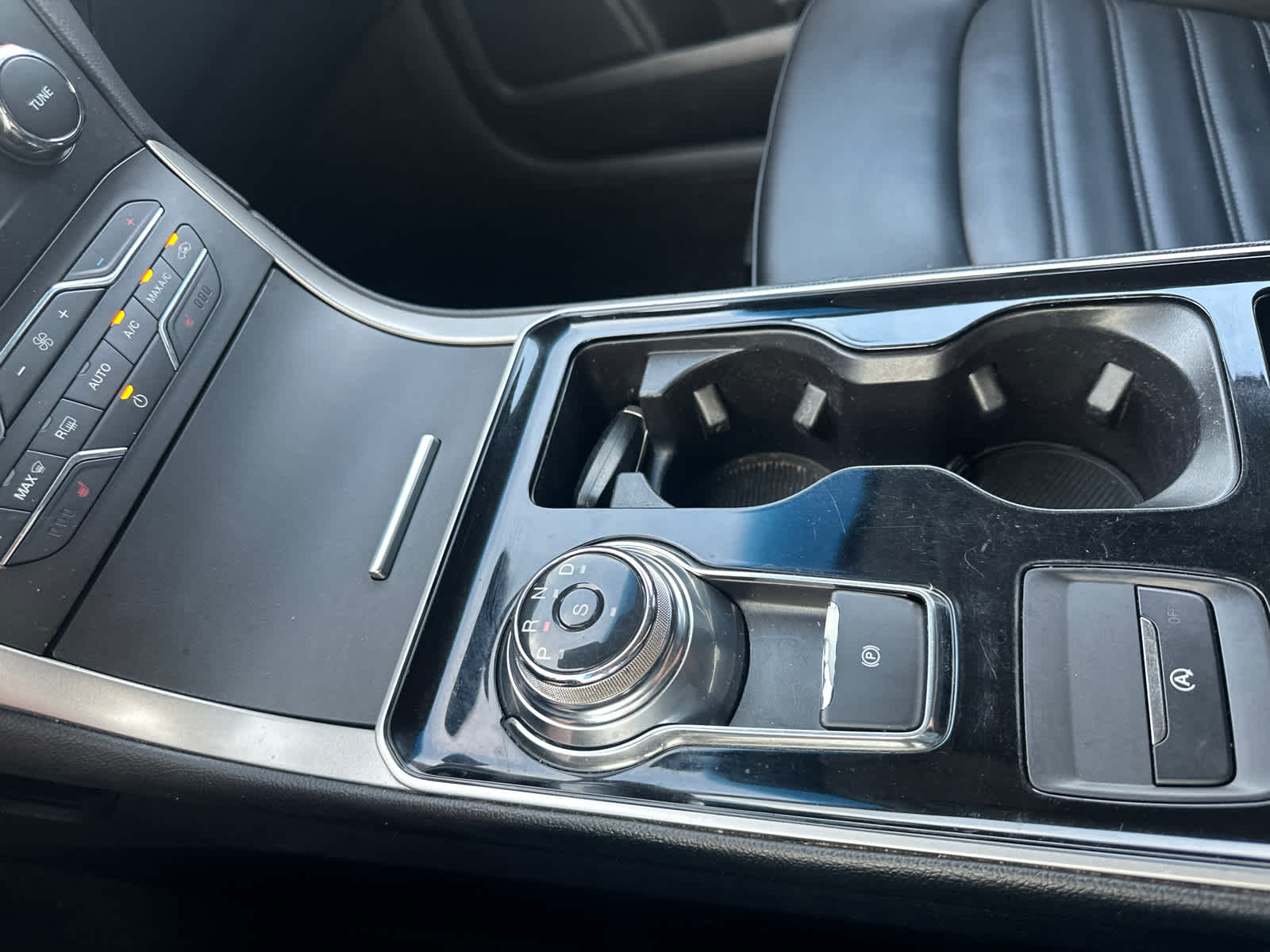 Thumbnail: 2019 Ford Edge - 30