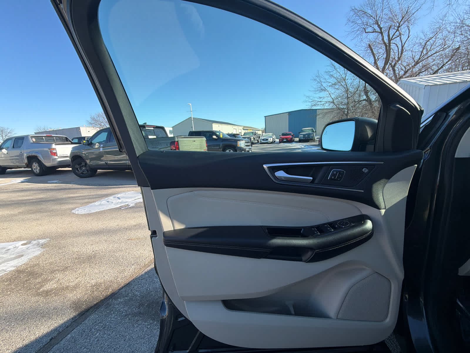 Thumbnail: 2019 Ford Edge - 16