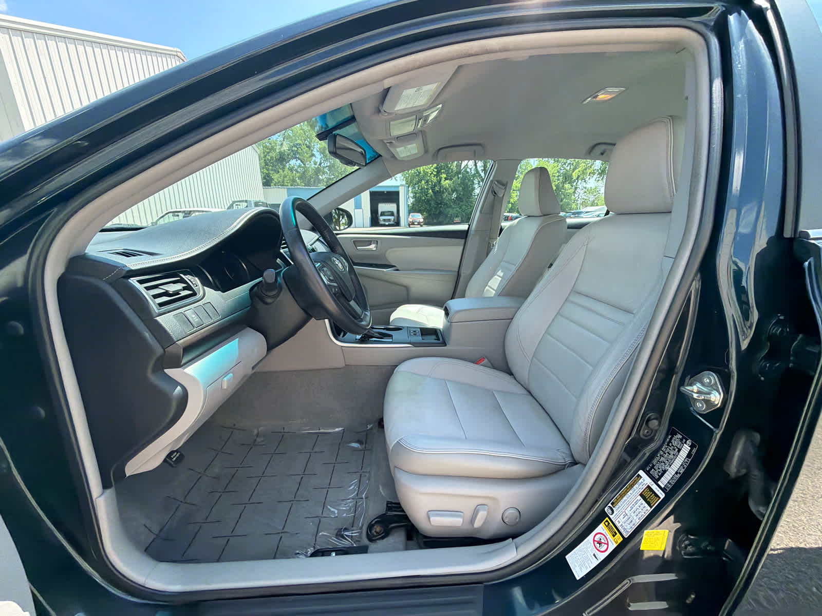 2017 Toyota Camry XLE - Photo 16