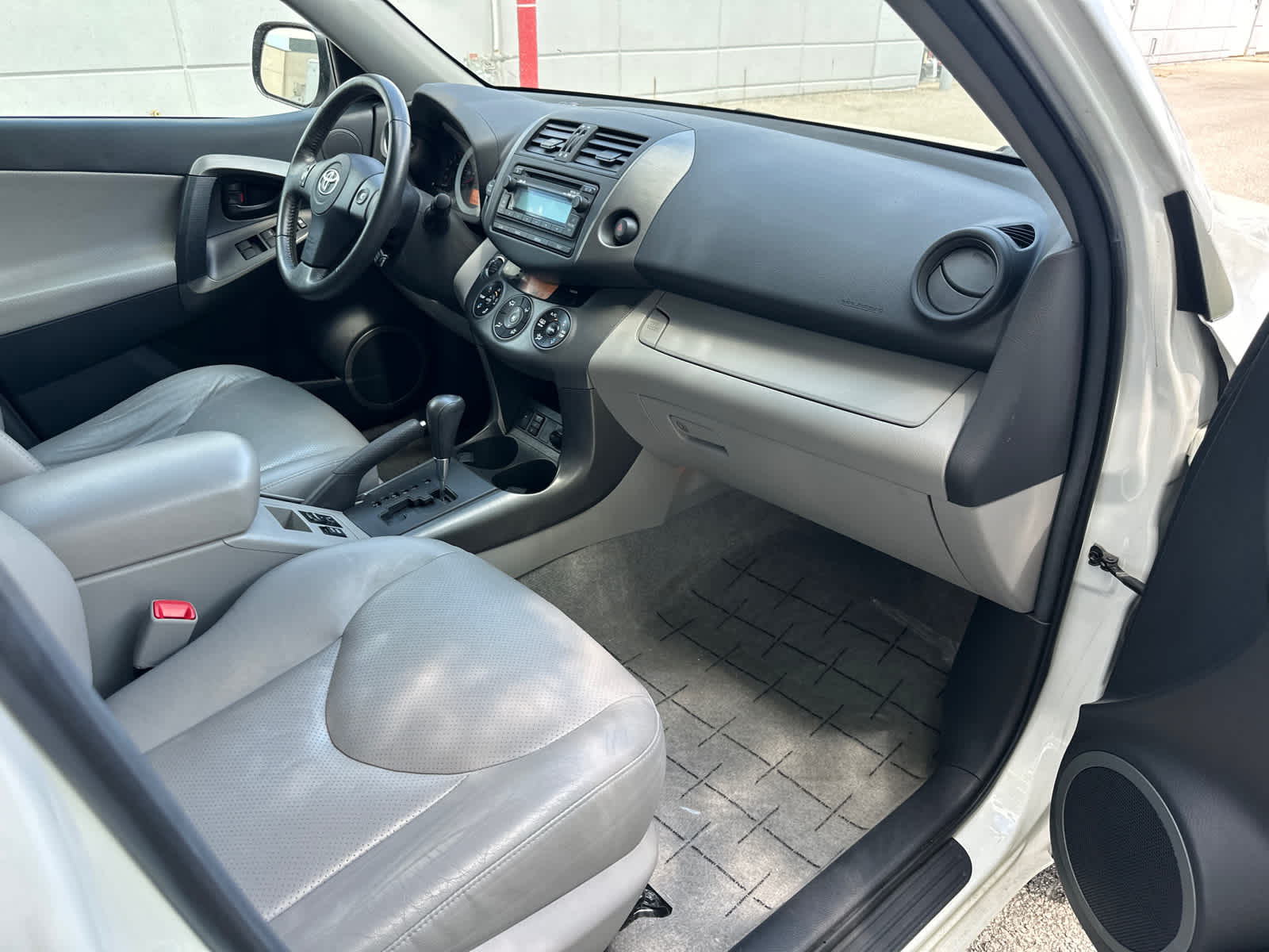 Thumbnail: 2012 Toyota RAV4 - 9