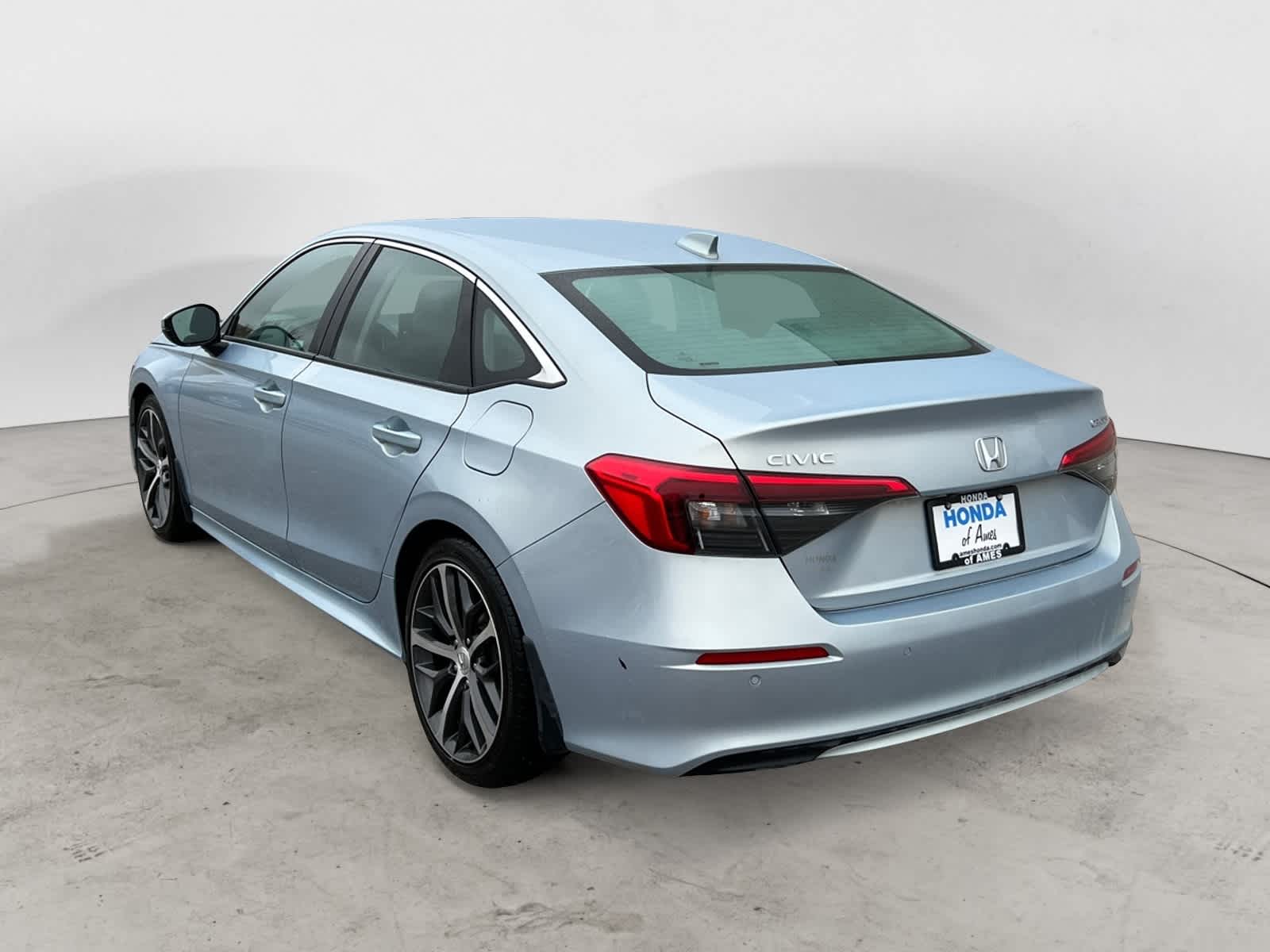 2022 Honda Civic Touring photo 3