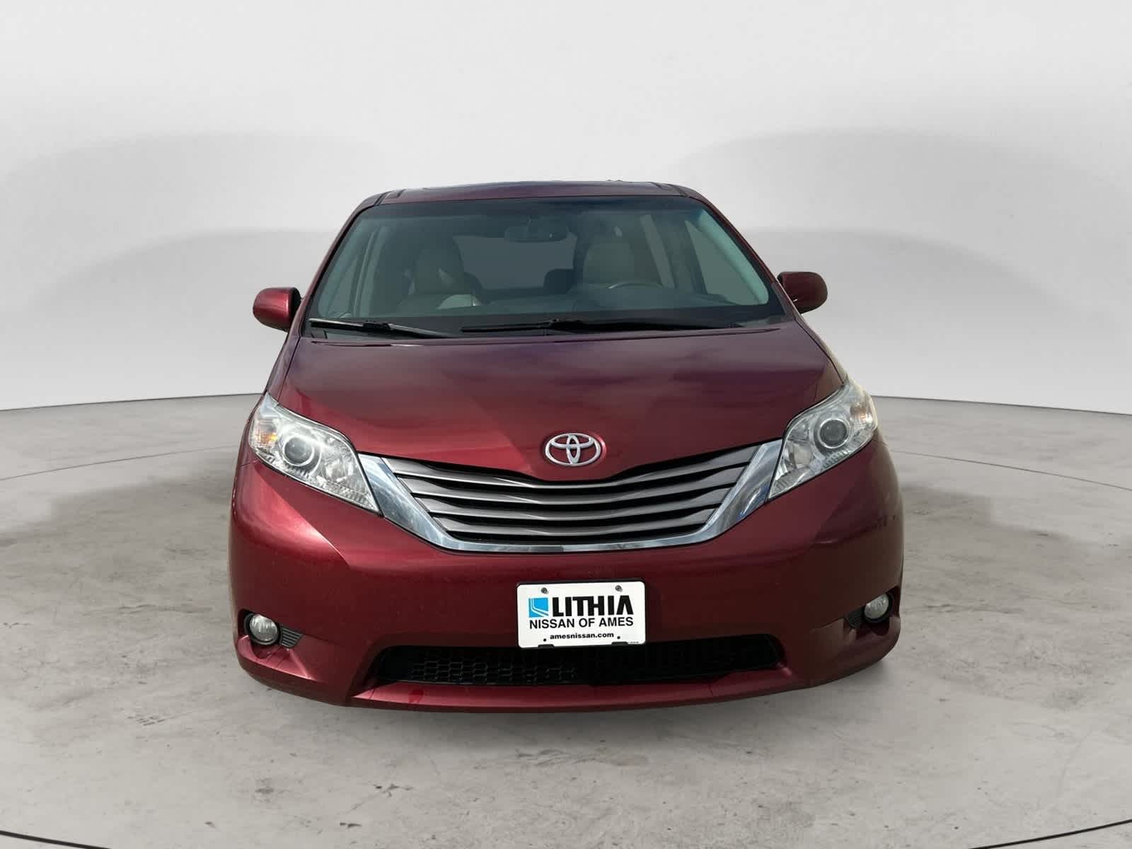 2015 Toyota Sienna XLE 2