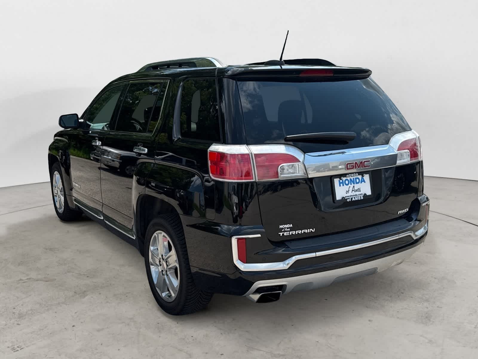 Thumbnail: 2017 GMC Terrain - 3