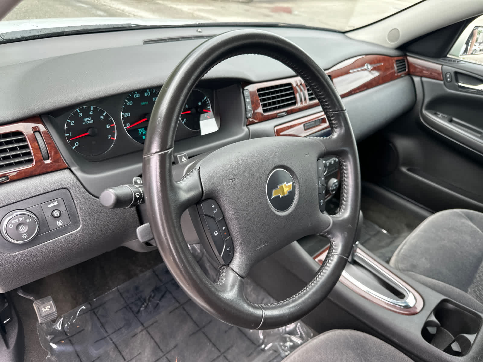 Thumbnail: 2011 Chevrolet Impala - 16