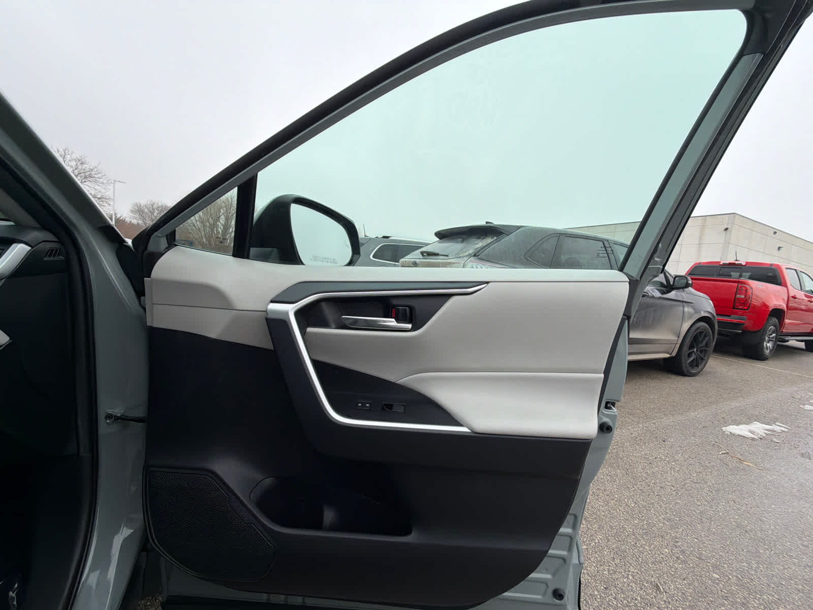 Thumbnail: 2021 Toyota RAV4 - 7