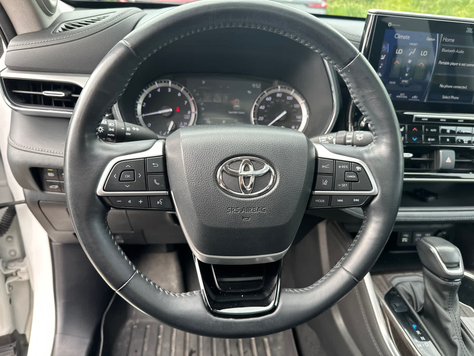 Thumbnail: 2022 Toyota Highlander - 16