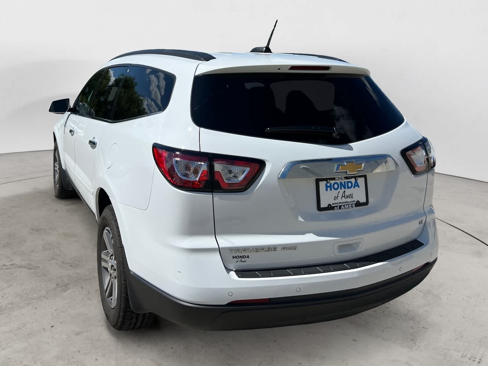 Thumbnail: 2017 Chevrolet Traverse - 2
