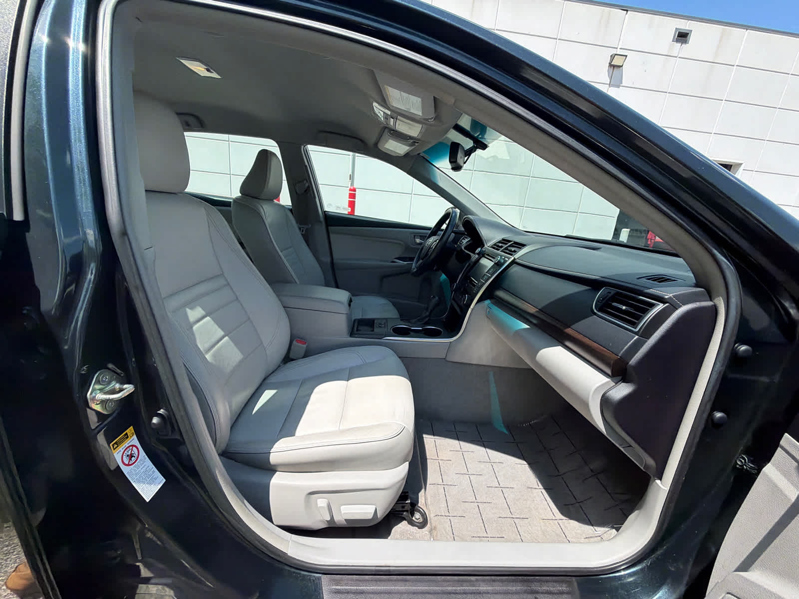 2017 Toyota Camry XLE - Photo 8
