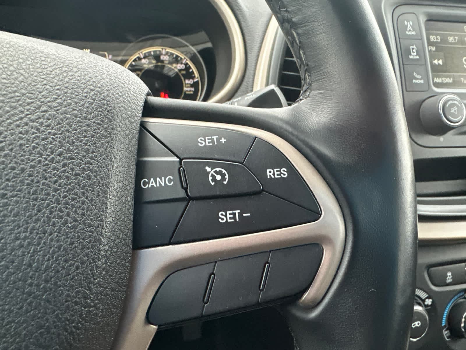 Thumbnail: 2017 Jeep Cherokee - 19