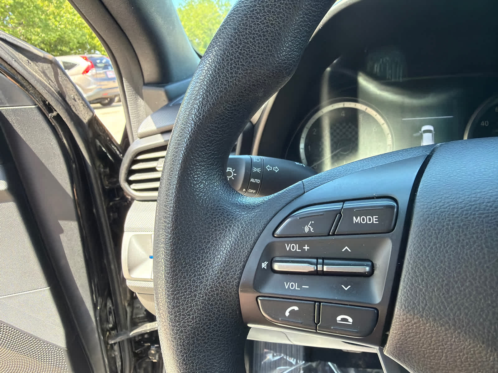 Thumbnail: 2019 Hyundai Veloster - 18