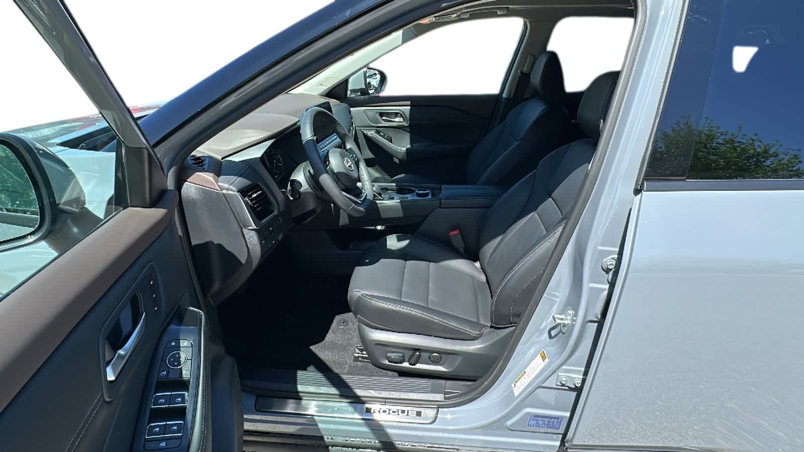 Thumbnail: 2023 Nissan Rogue - 4