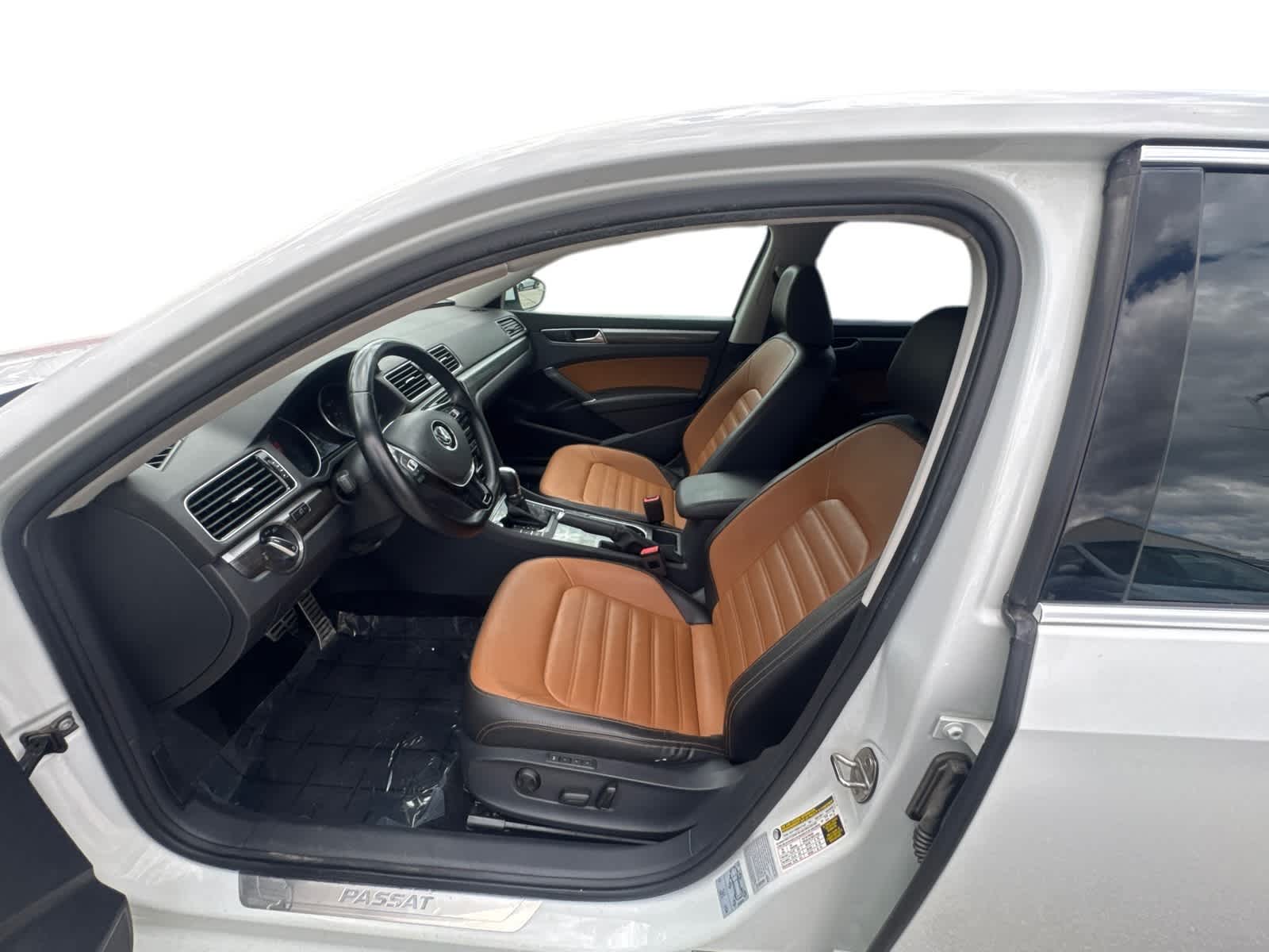 Thumbnail: 2018 Volkswagen Passat - 14