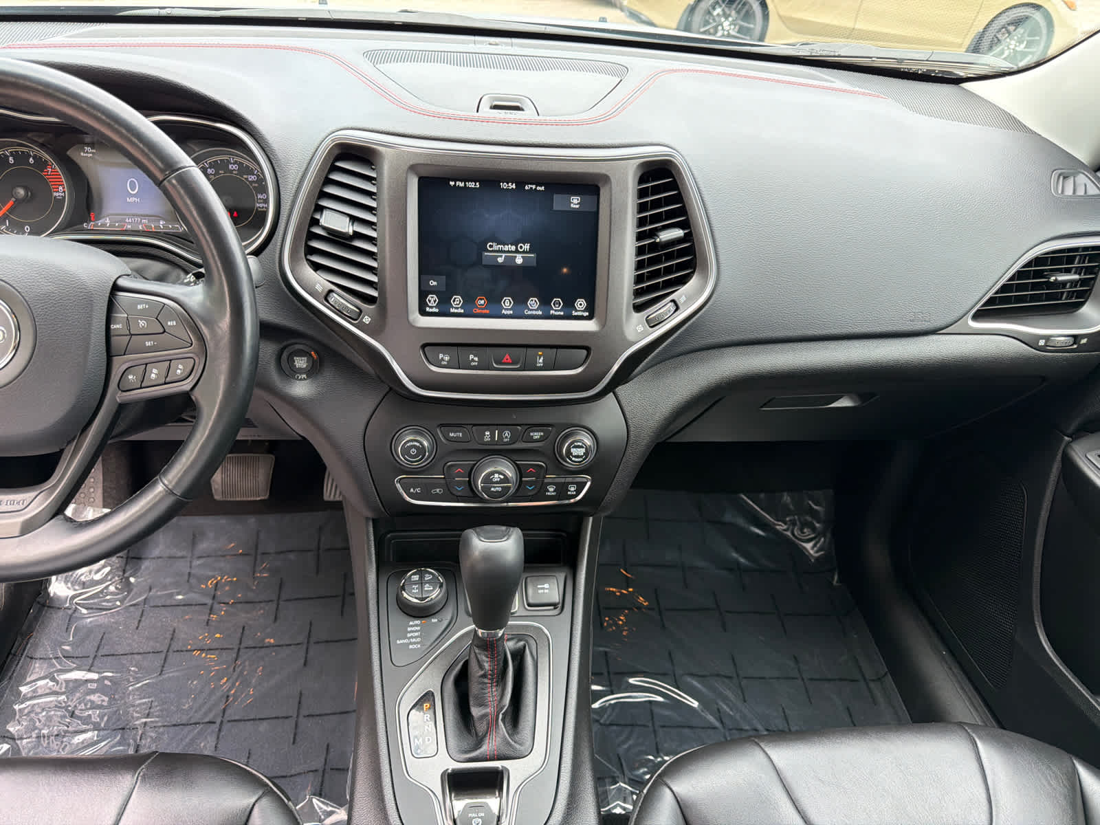 Thumbnail: 2021 Jeep Cherokee - 25