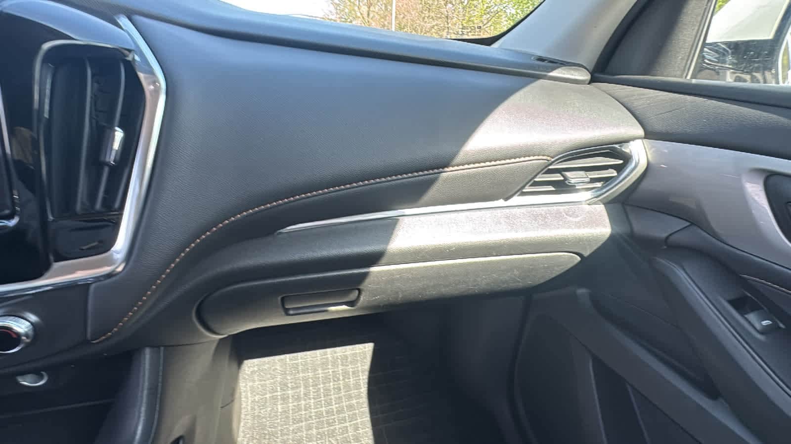 Thumbnail: 2020 Chevrolet Traverse - 24