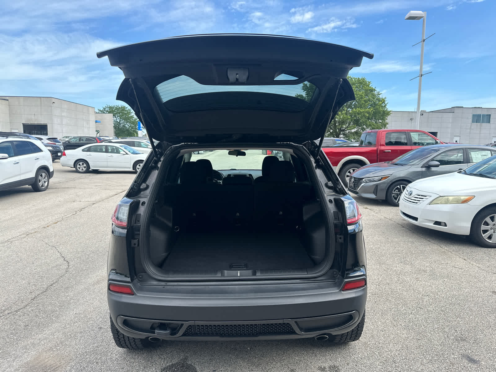 Thumbnail: 2020 Jeep Cherokee - 9