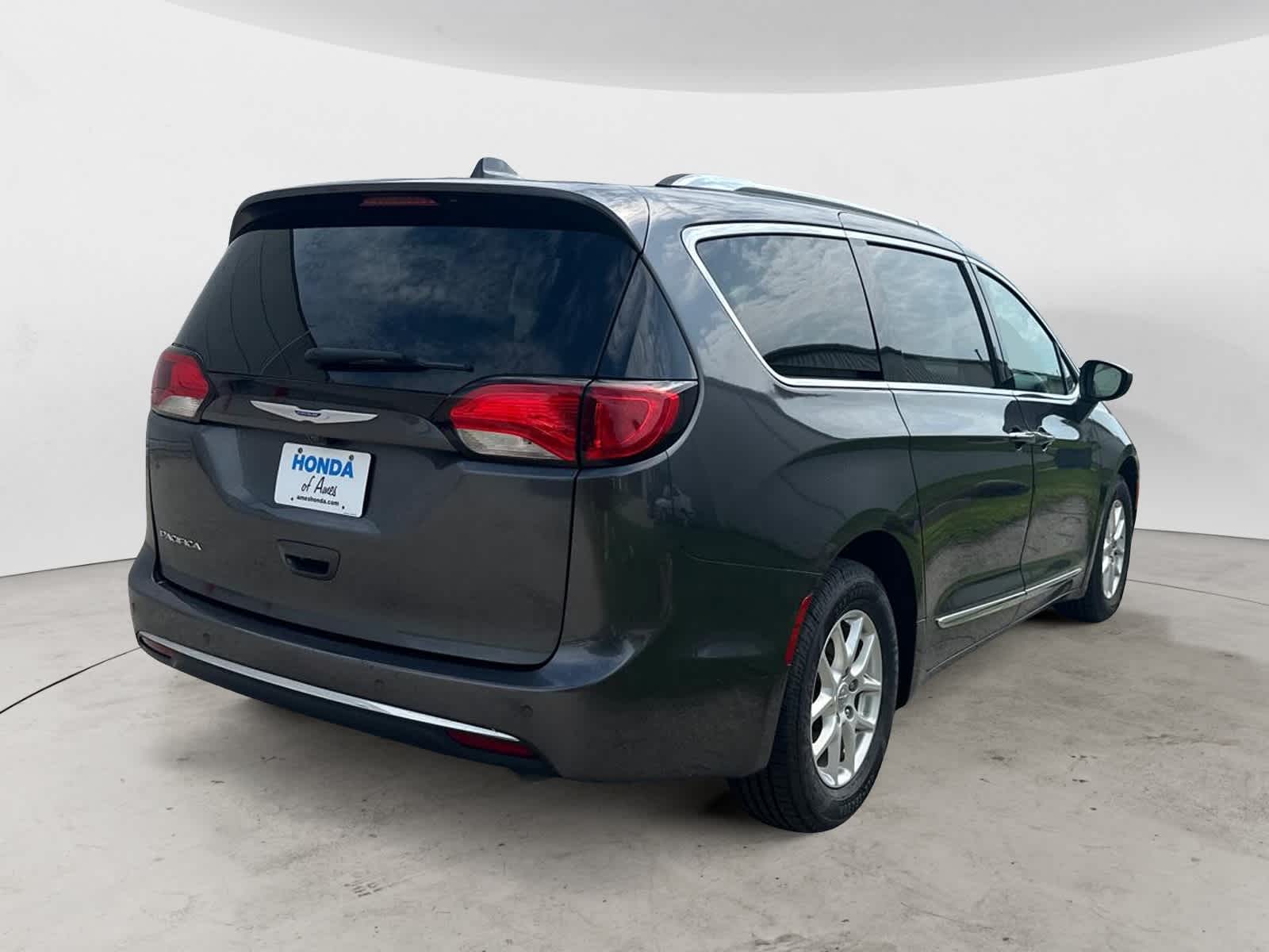Thumbnail: 2020 Chrysler Pacifica - 6