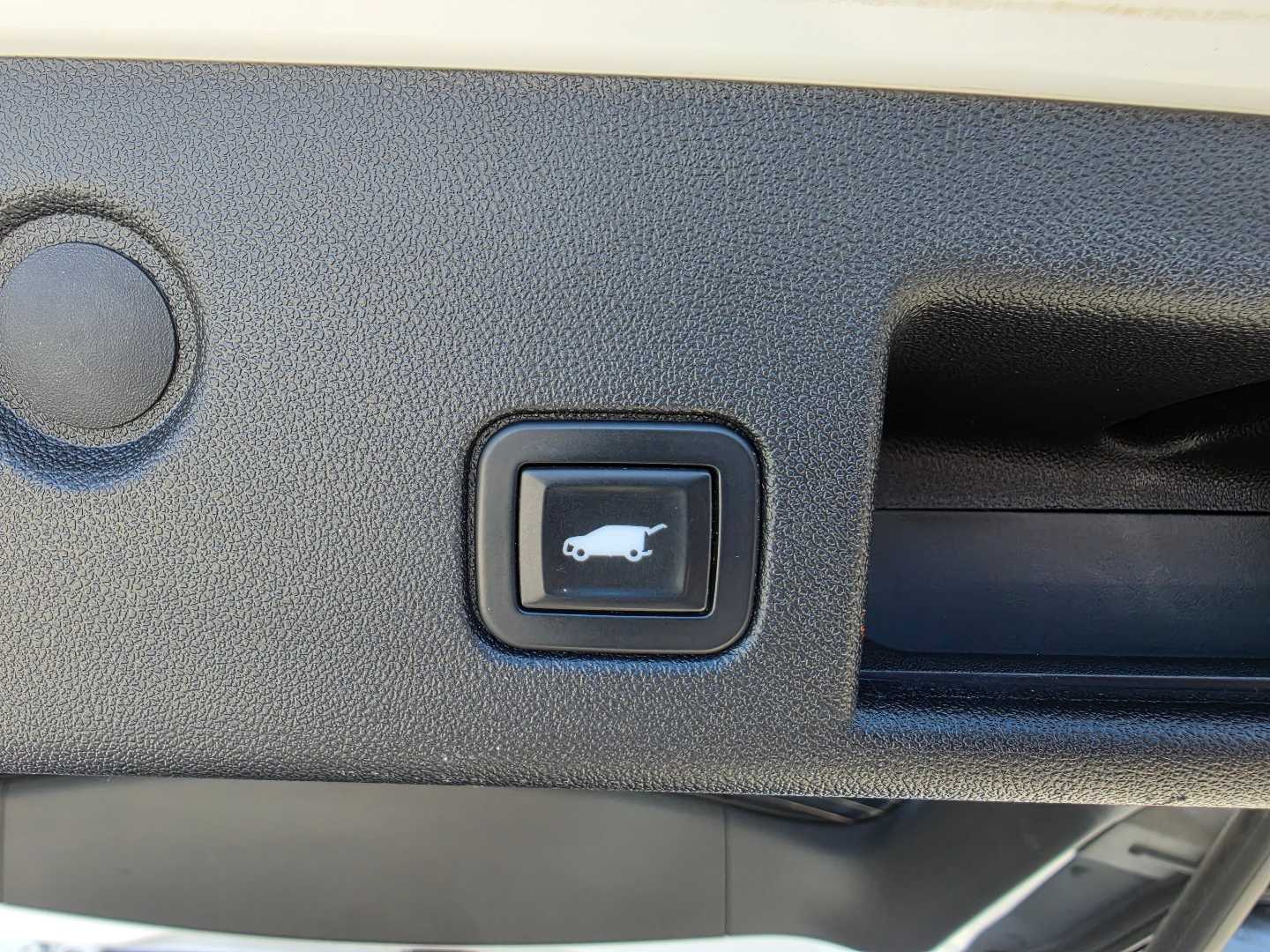 Thumbnail: 2018 Chevrolet Equinox - 10