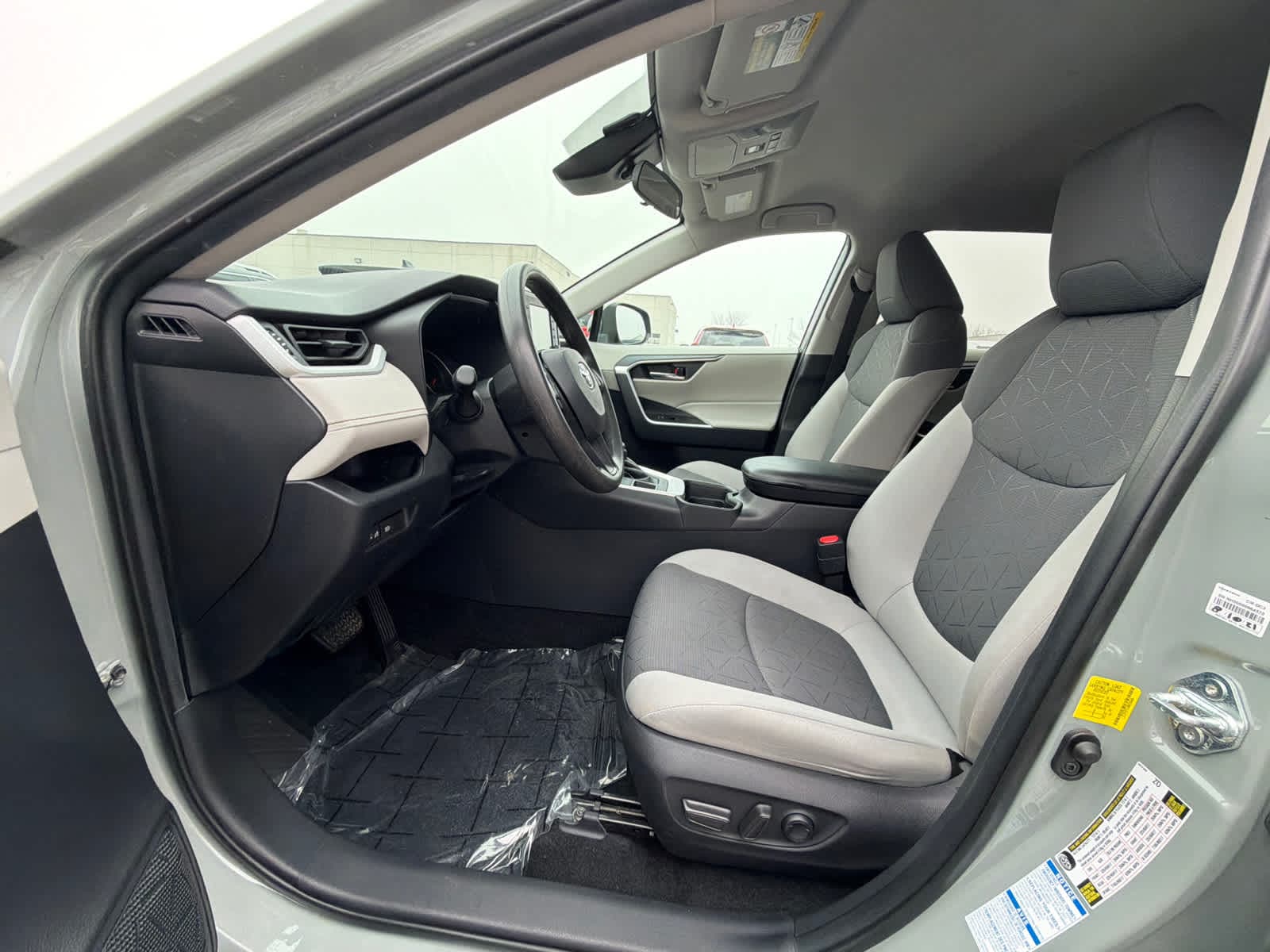 Thumbnail: 2021 Toyota RAV4 - 17