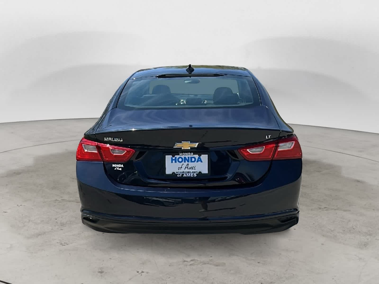 Thumbnail: 2017 Chevrolet Malibu - 5