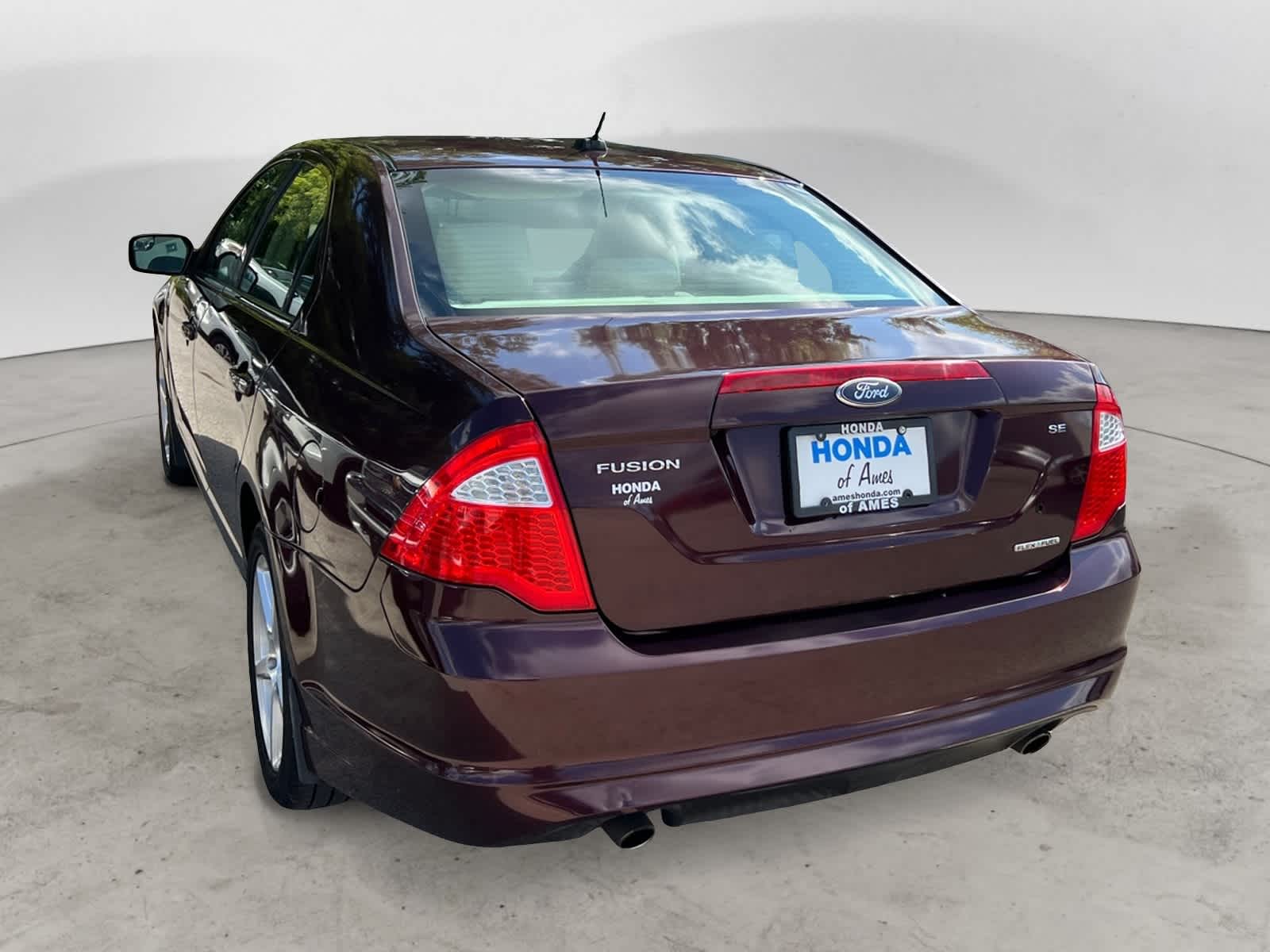2011 Ford Fusion SE photo 2