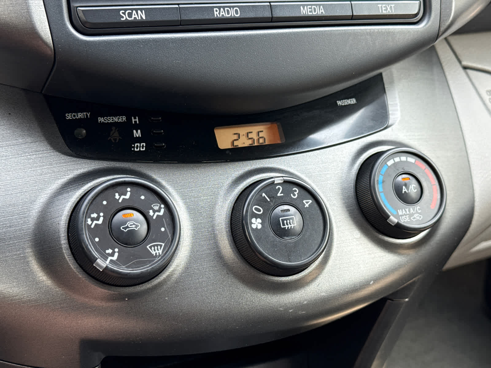 Thumbnail: 2012 Toyota RAV4 - 17