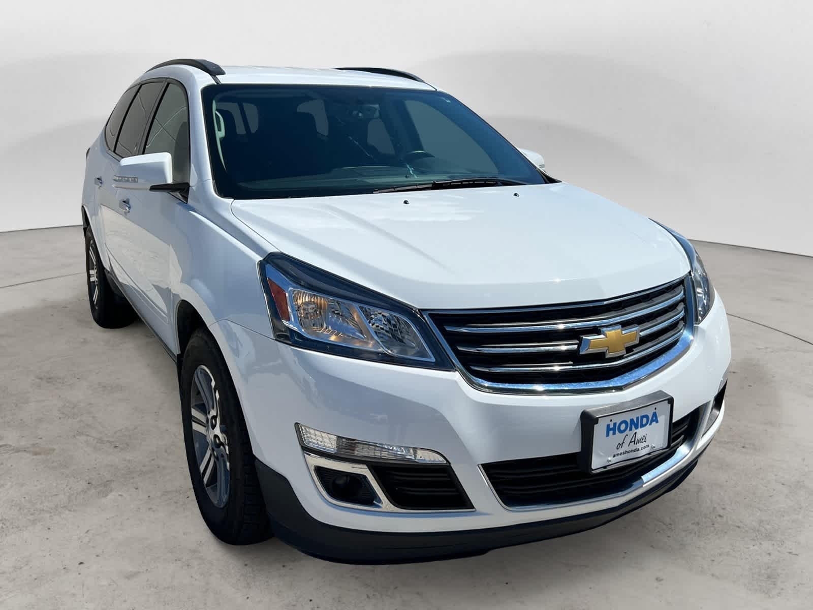 Thumbnail: 2017 Chevrolet Traverse - 4