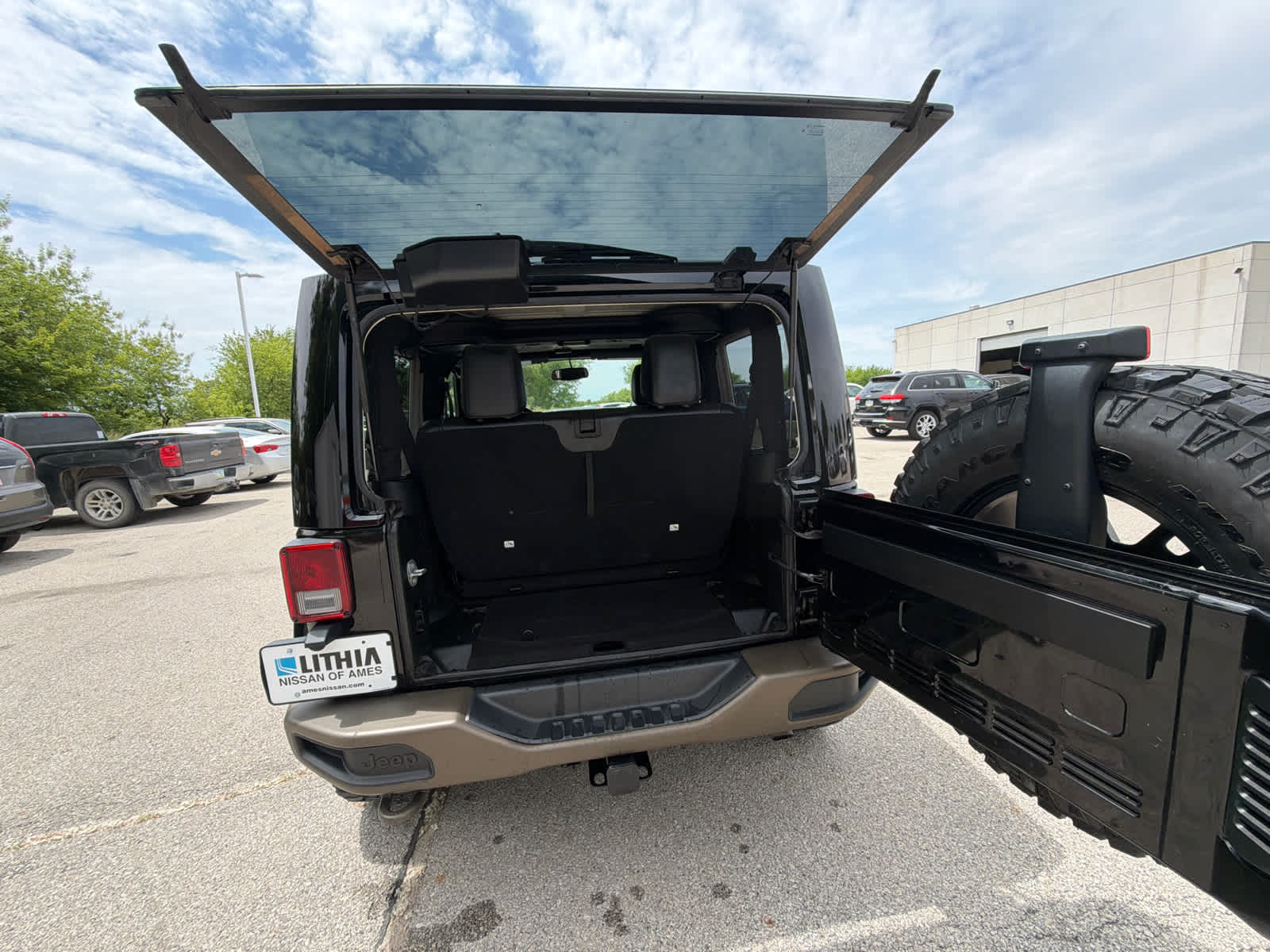 Thumbnail: 2016 Jeep Wrangler - 11