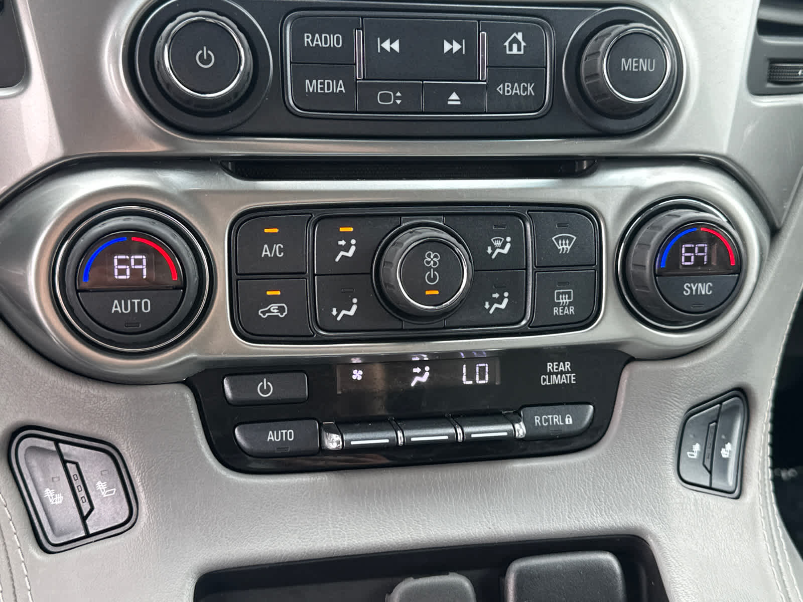 Thumbnail: 2017 Chevrolet Tahoe - 26