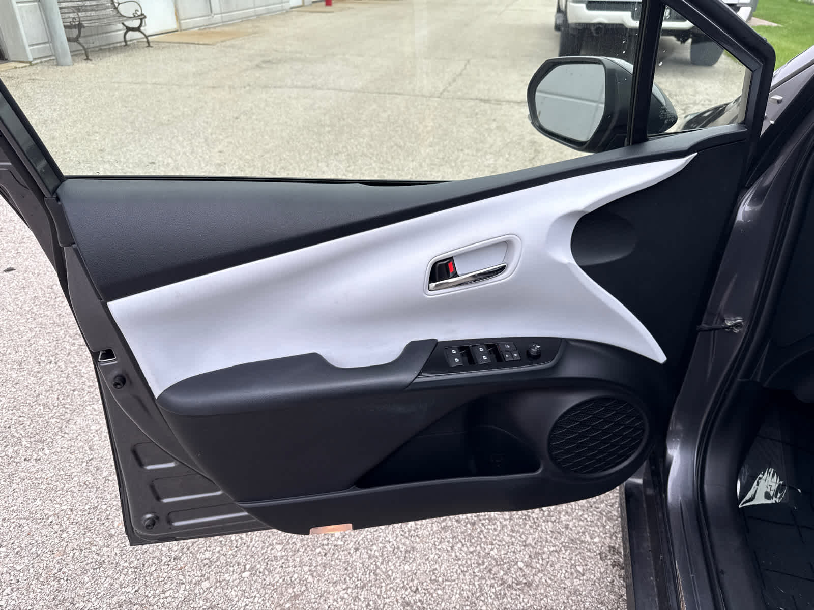 Thumbnail: 2018 Toyota Prius - 12