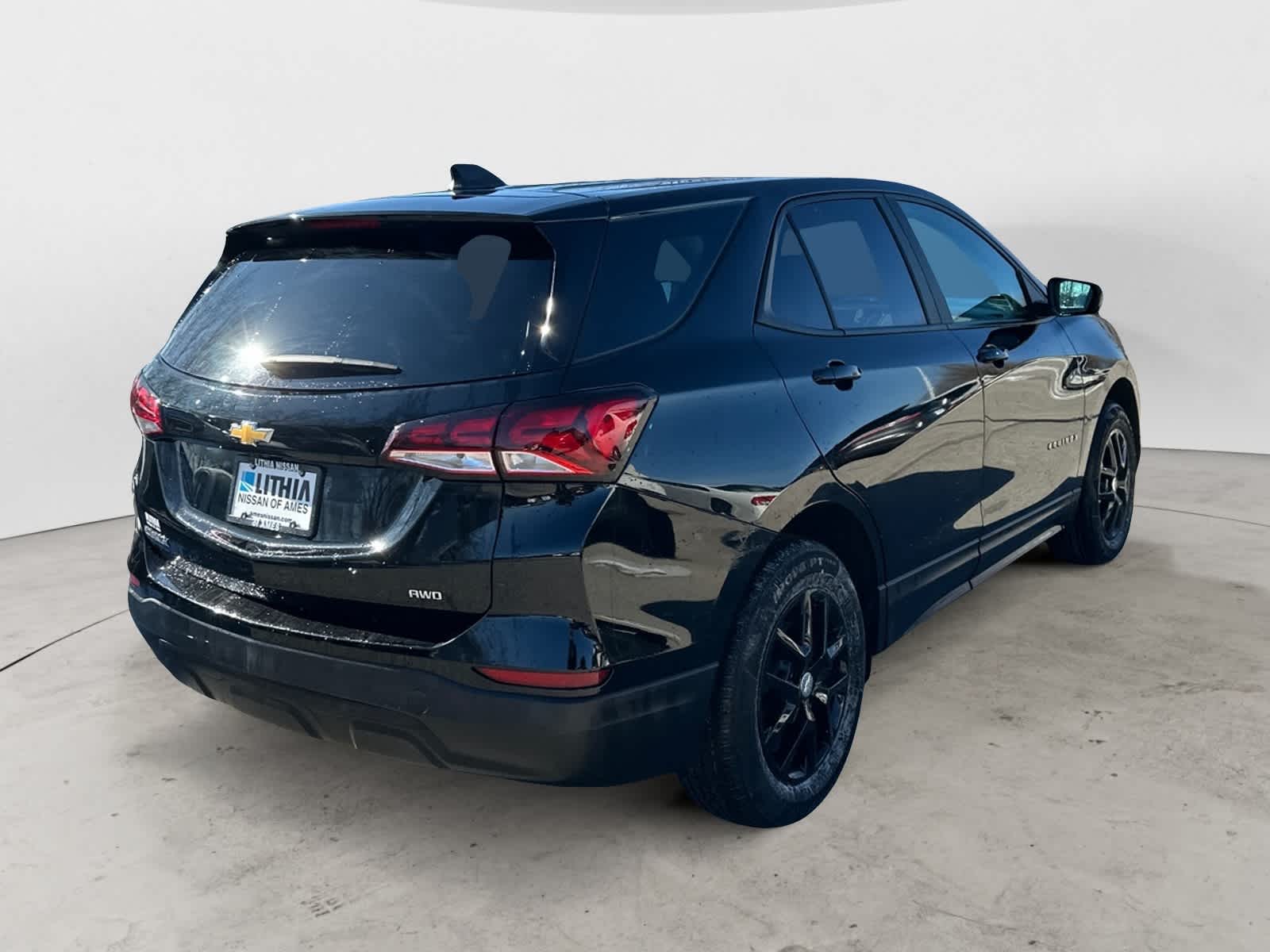 Thumbnail: 2023 Chevrolet Equinox - 3