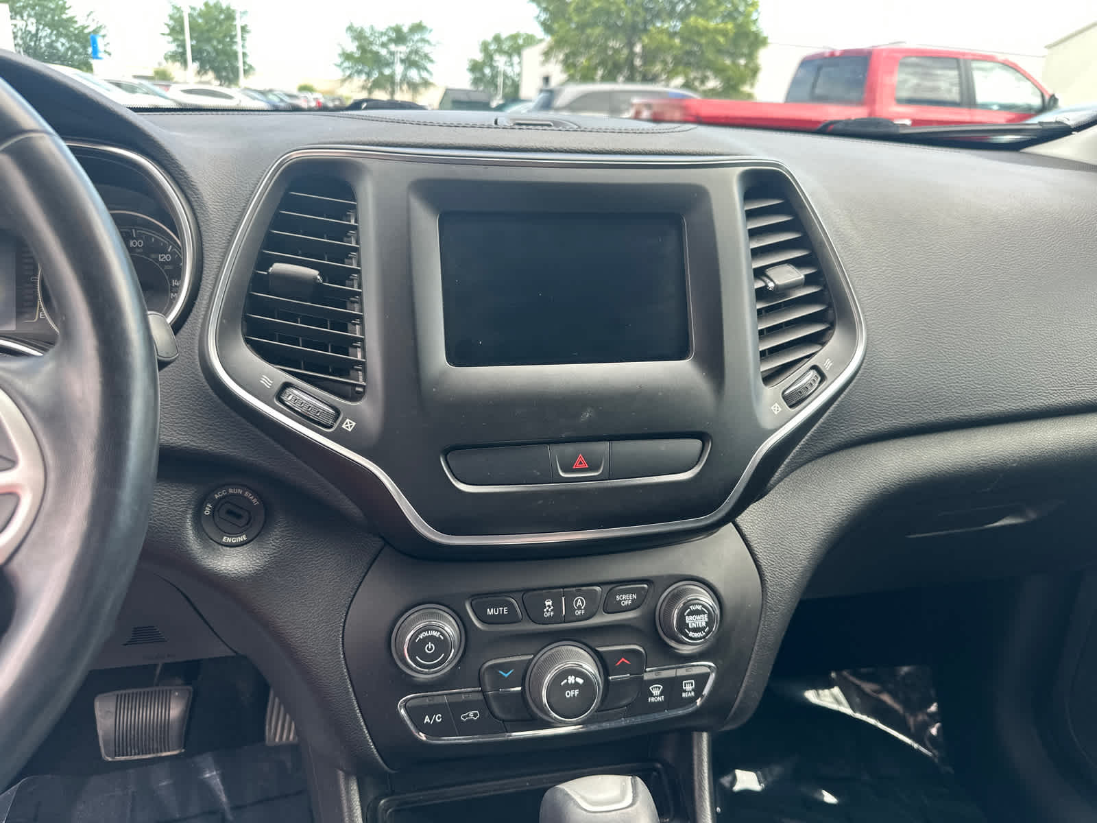 Thumbnail: 2020 Jeep Cherokee - 18
