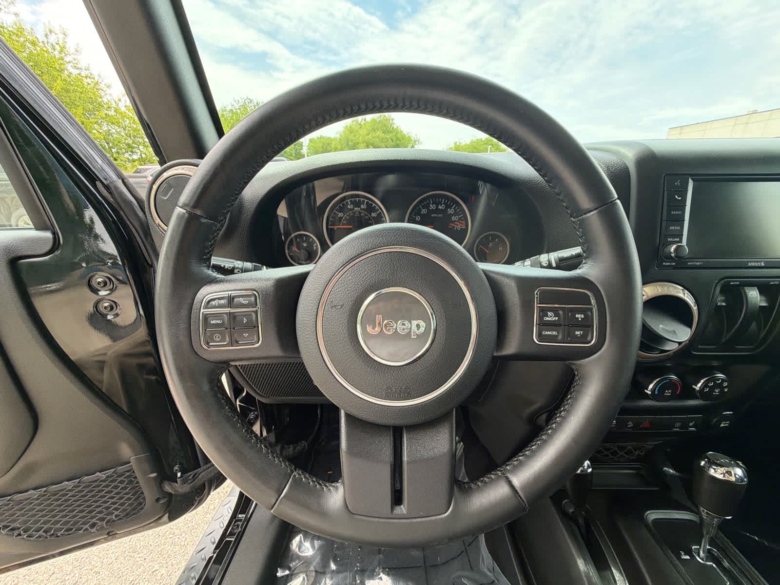 Thumbnail: 2016 Jeep Wrangler - 17