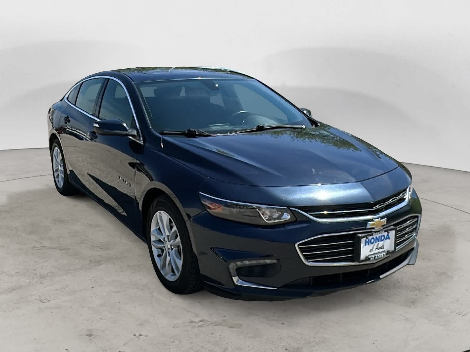 Thumbnail: 2017 Chevrolet Malibu - 2