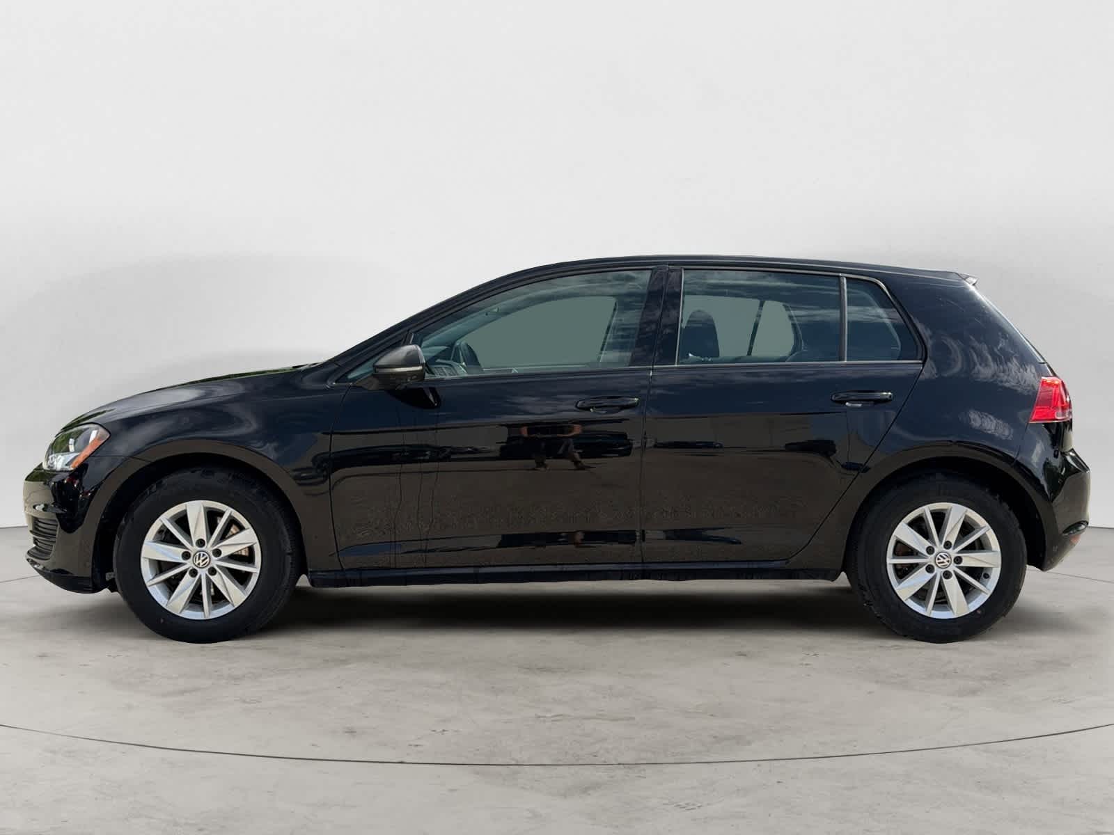 Thumbnail: 2016 Volkswagen Golf - 2