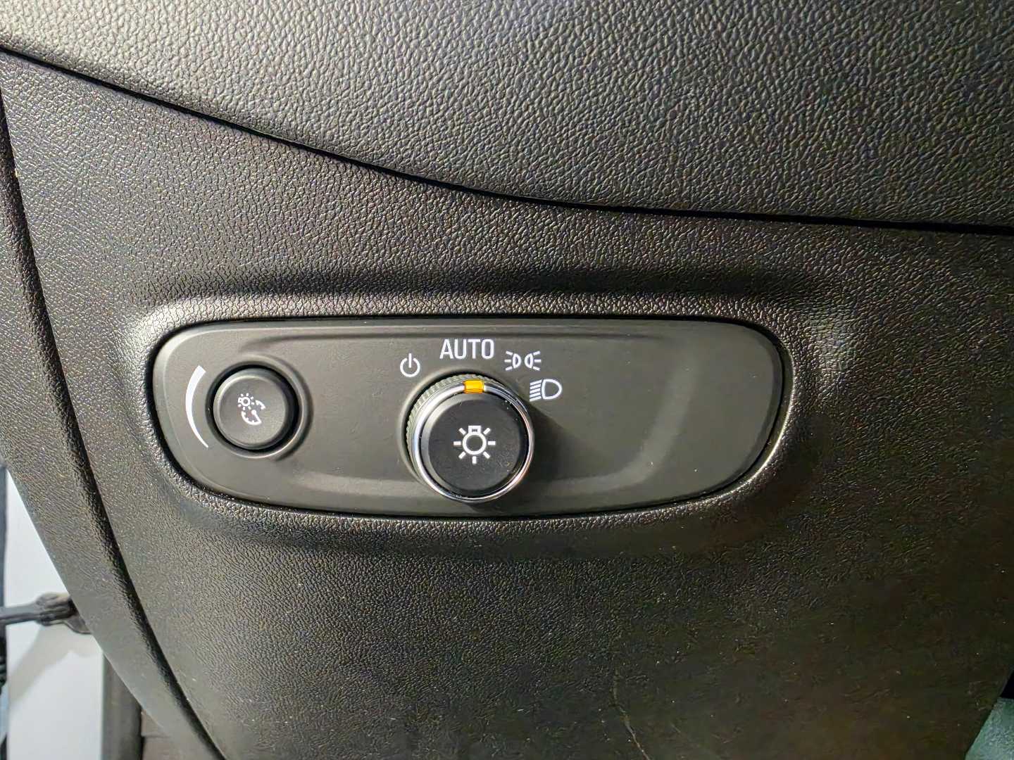 Thumbnail: 2018 Chevrolet Equinox - 20