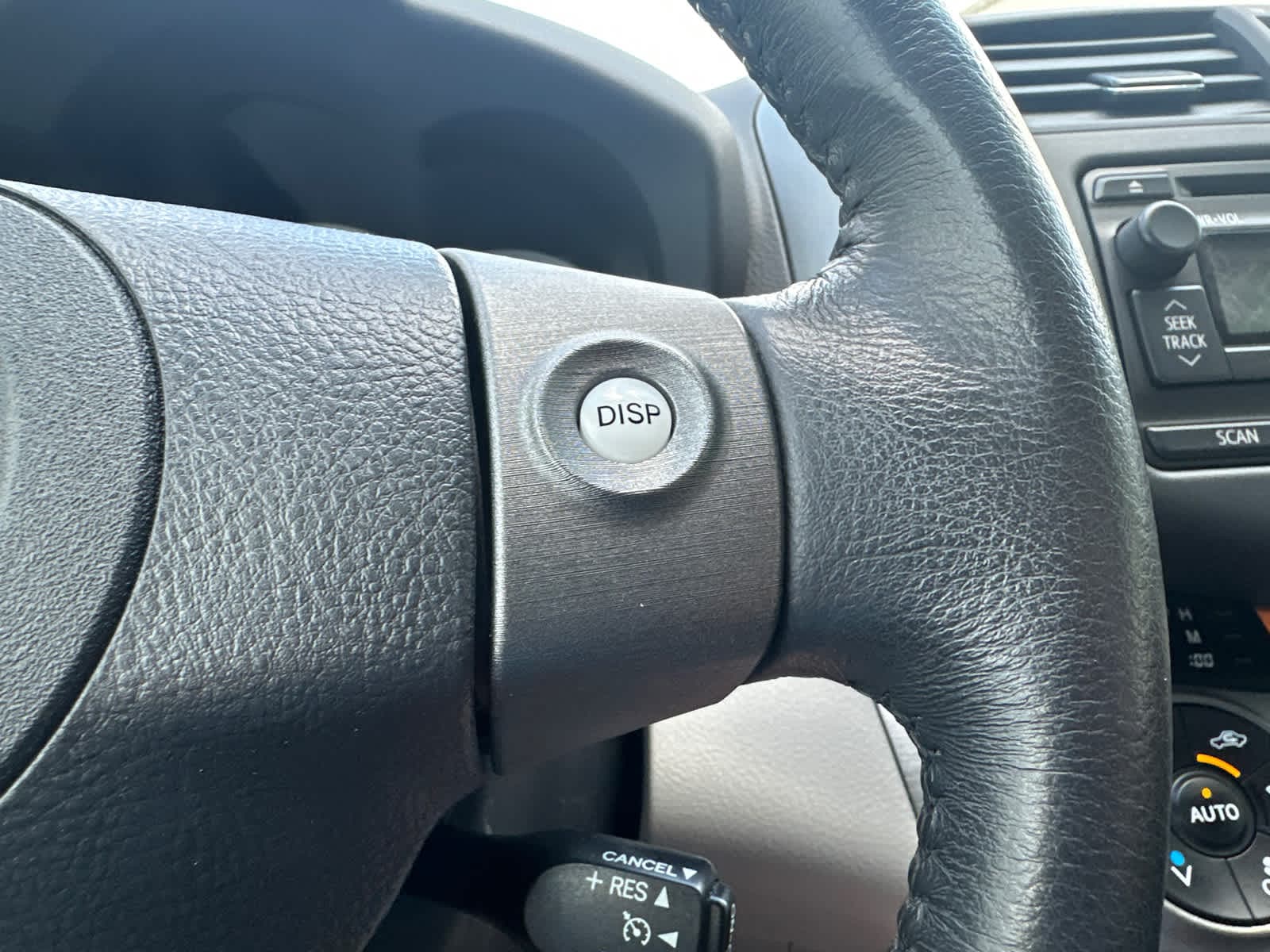 Thumbnail: 2012 Toyota RAV4 - 23