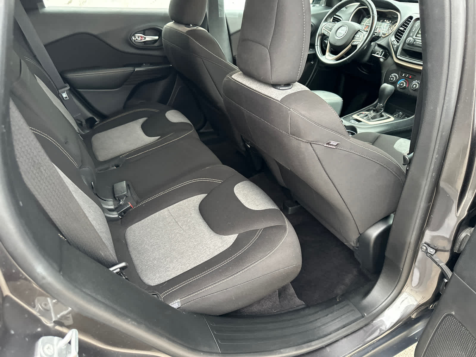 Thumbnail: 2017 Jeep Cherokee - 10