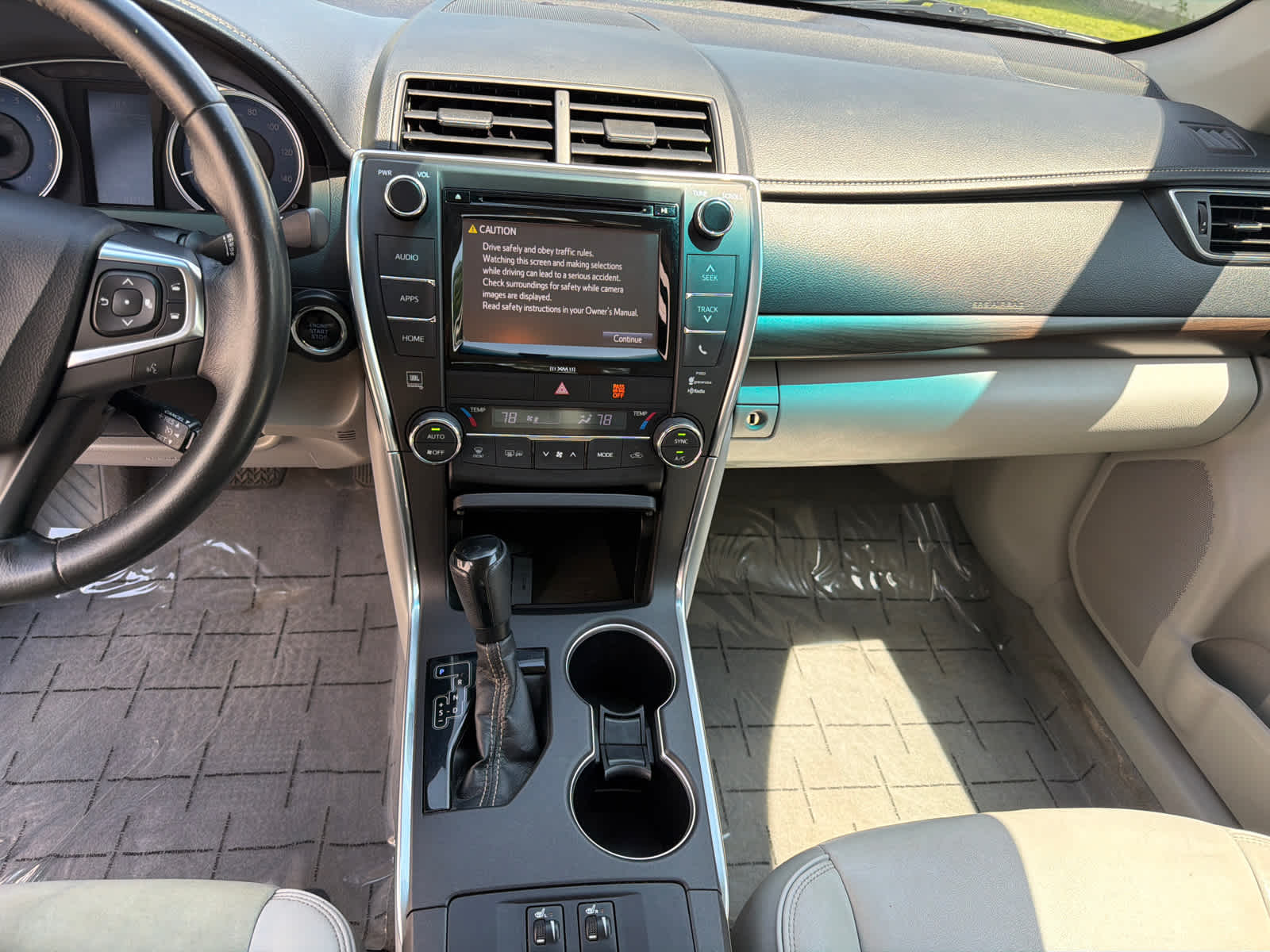 2017 Toyota Camry XLE - Photo 23