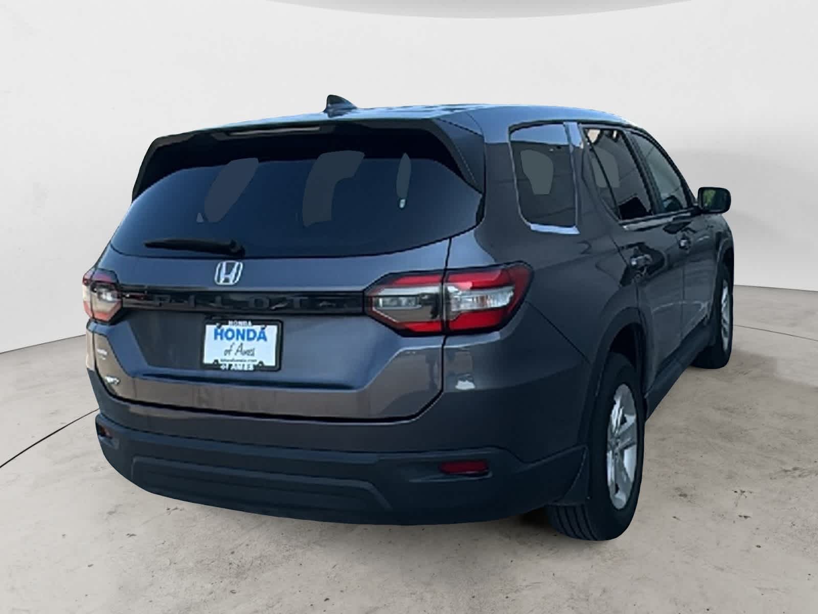 2023 Honda Pilot LX photo 3