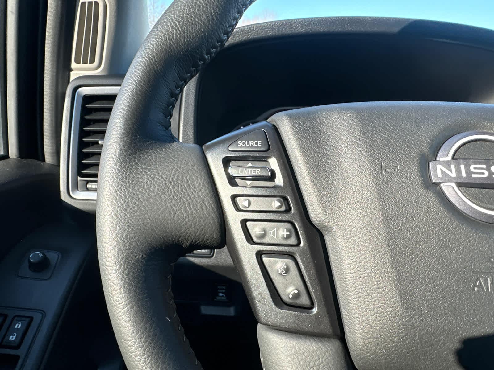 Thumbnail: 2024 Nissan Frontier - 18