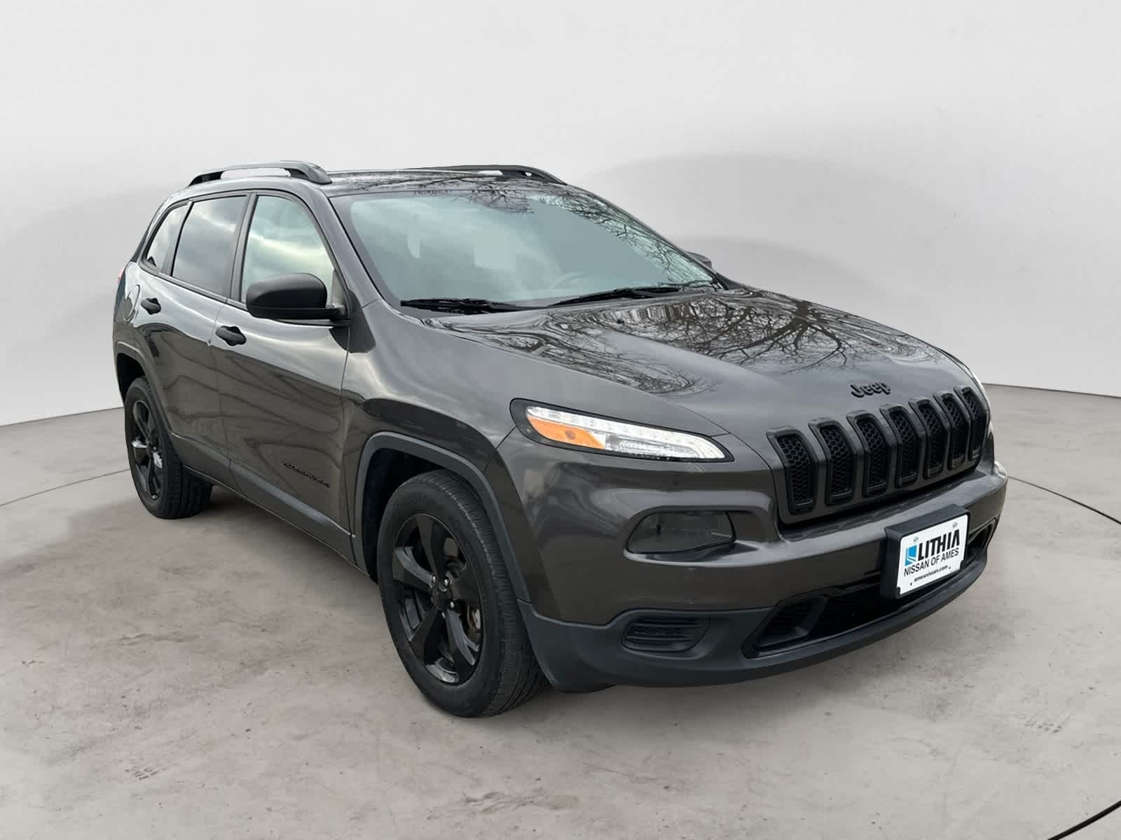 Thumbnail: 2017 Jeep Cherokee - 4