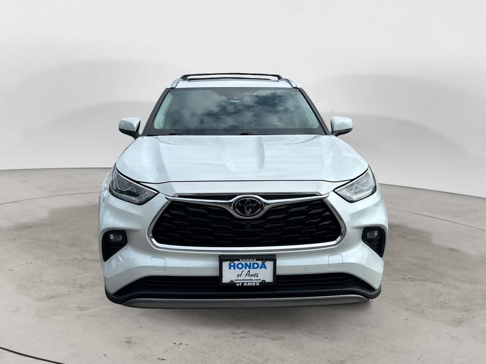 Thumbnail: 2022 Toyota Highlander - 2