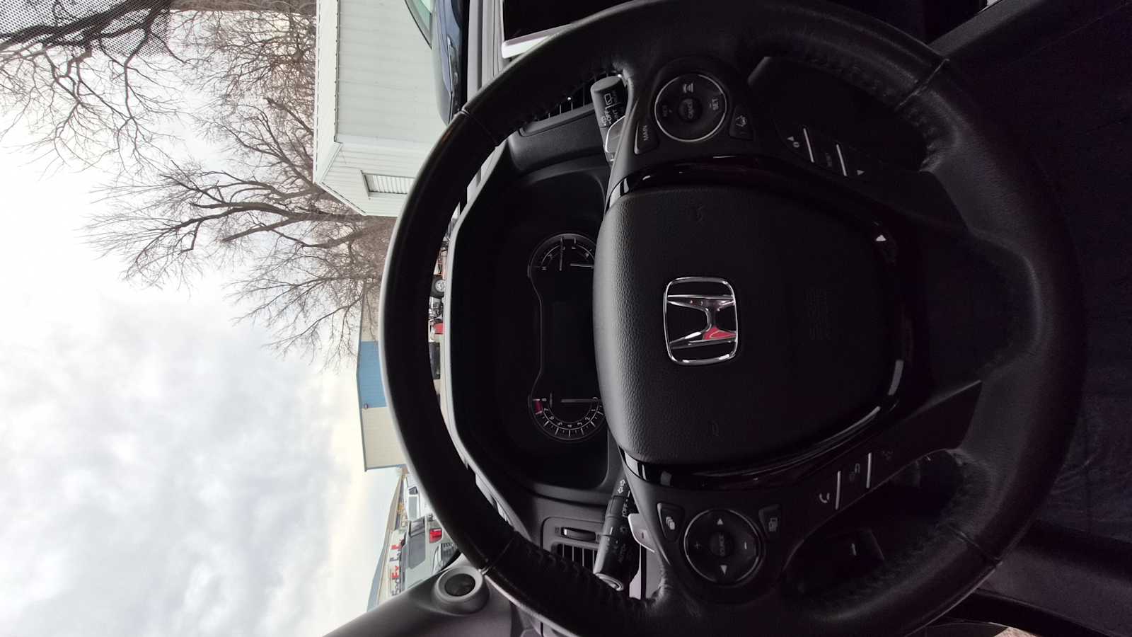 Thumbnail: 2017 Honda Pilot - 18