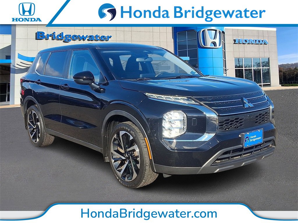 2022 Mitsubishi Outlander ES