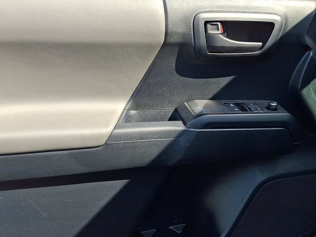 2016 Toyota Tacoma SR - Photo 13