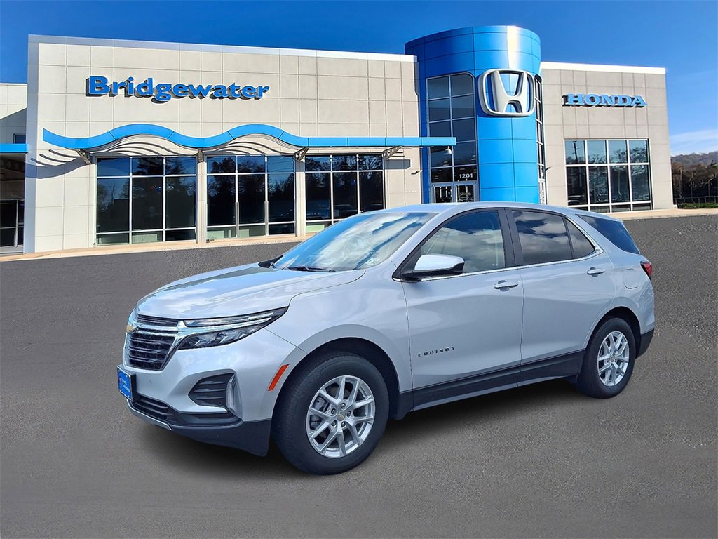 2022 Chevrolet Equinox LT photo 2