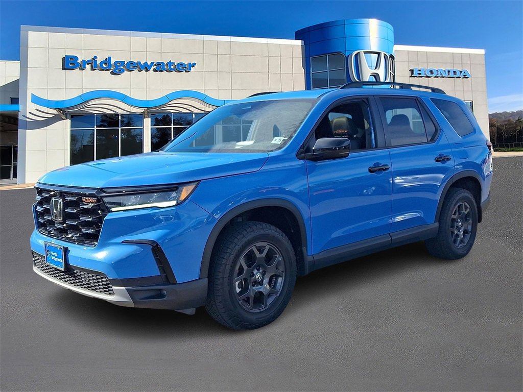 2025 Honda Pilot TrailSport photo 2
