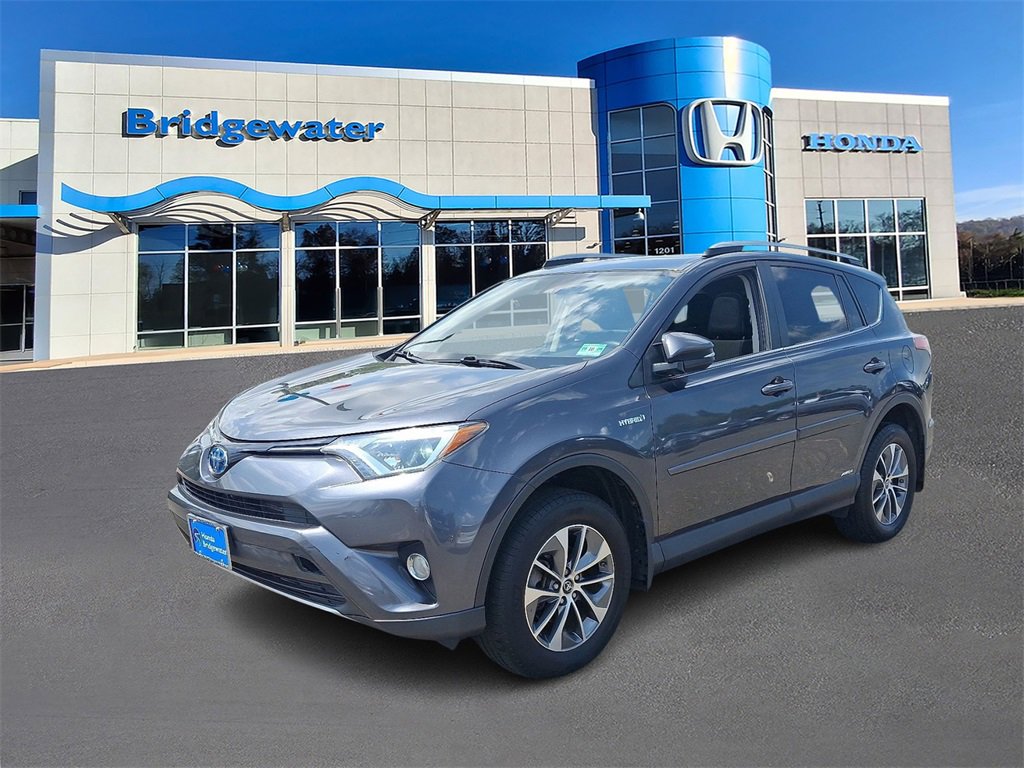 2018 Toyota RAV4 Hybrid XLE photo 3