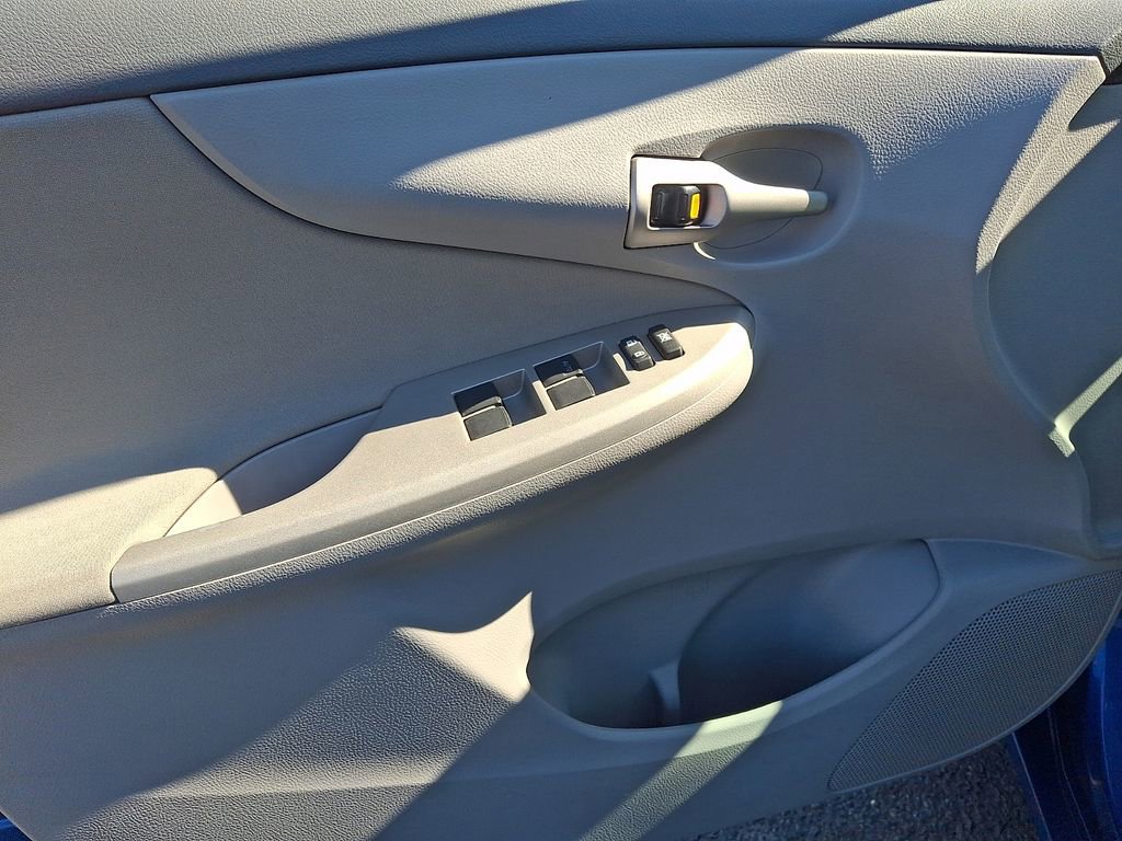 2010 Toyota Corolla LE - Photo 12